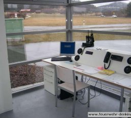 Funk- und Computerarbeitsplatz im Feuerwehrgerätehaus Denkingen